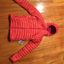 New North Face Woman's 700 down filled hooded jacket coat