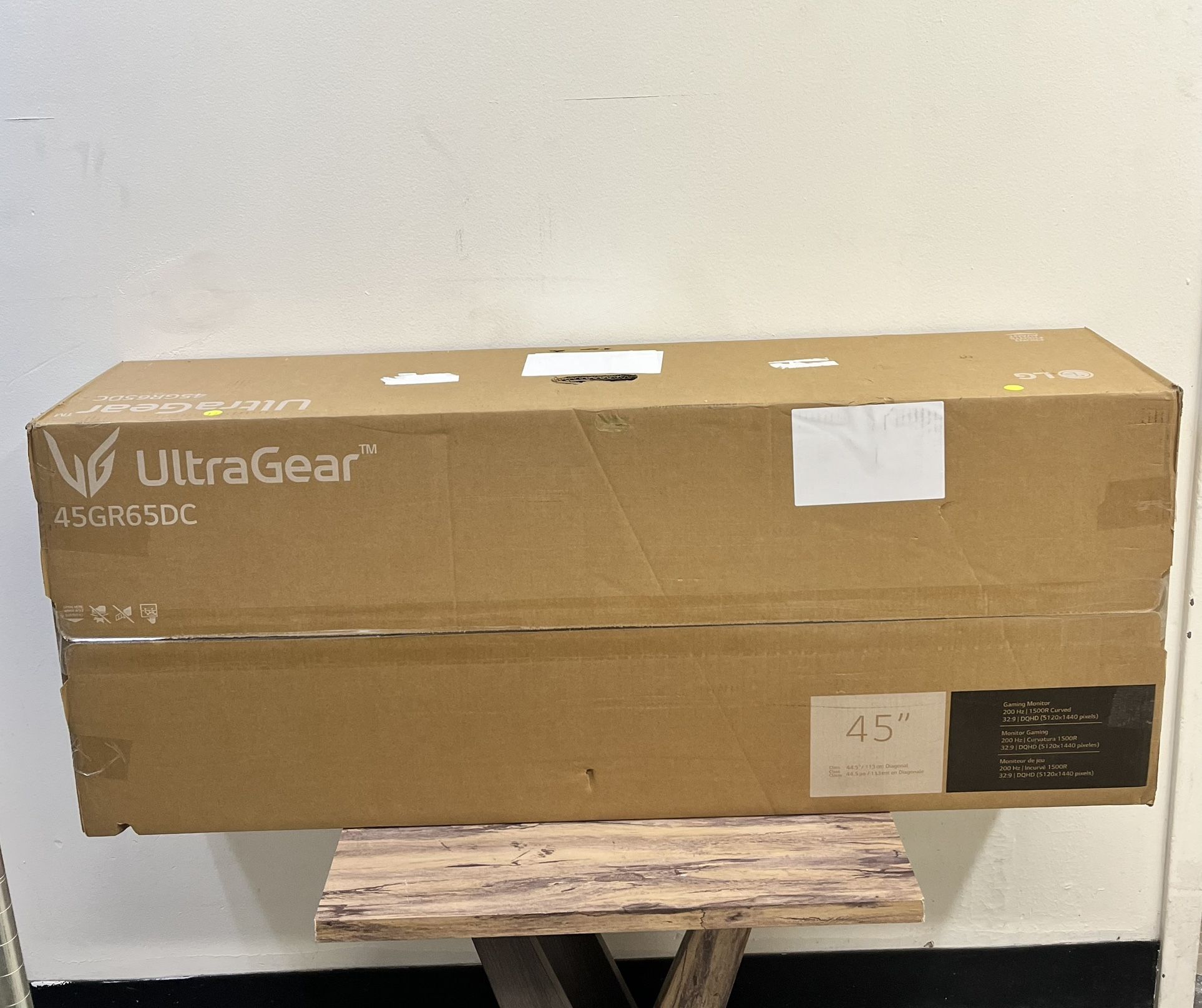 LG 45GR65DC-B Ultragear Curved Gaming Monitor 45-Inch 32:9 QHD 200Hz 1ms UltraWide Display AMD FreeS