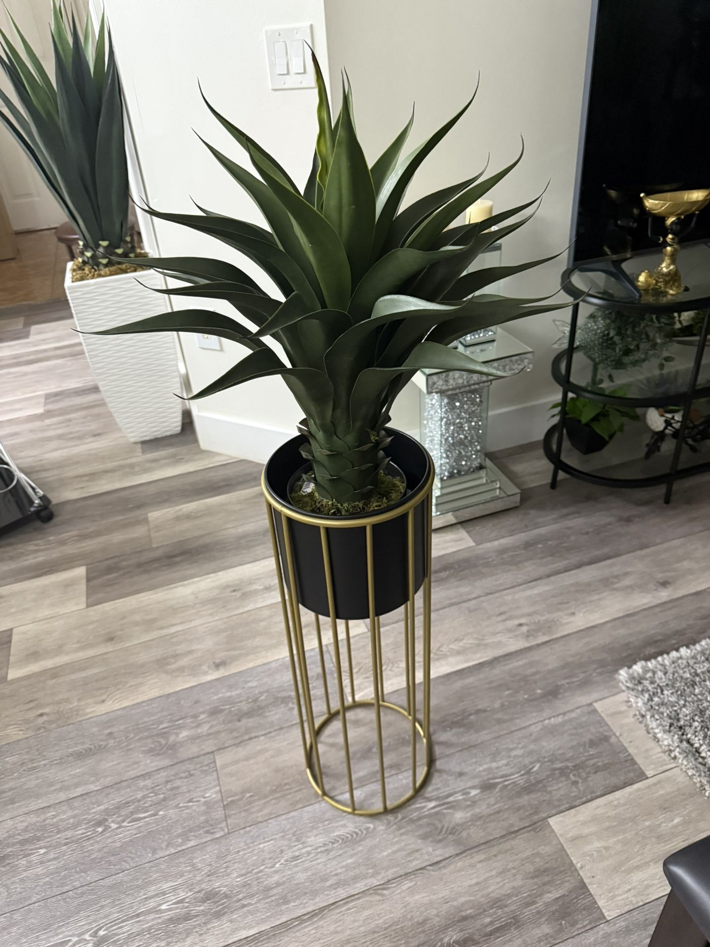 Pretty Artificial Plant Snake Tree With Tall Planter ! Brand New