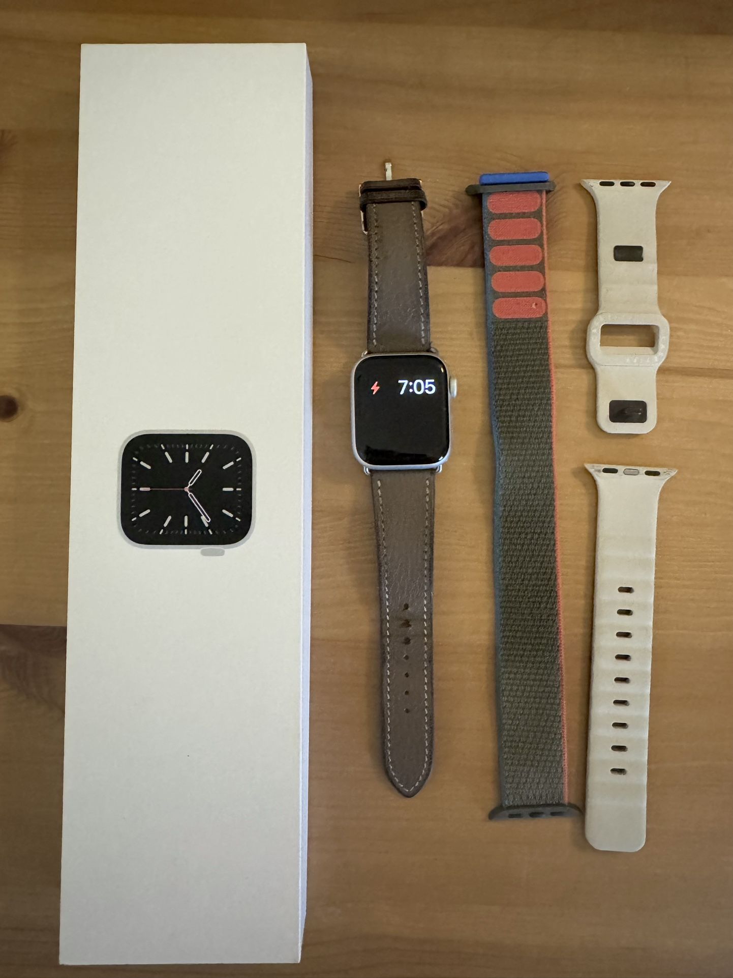 Apple Watch 6 Cellular 40mm Aluminum Silver + Wireless Charger