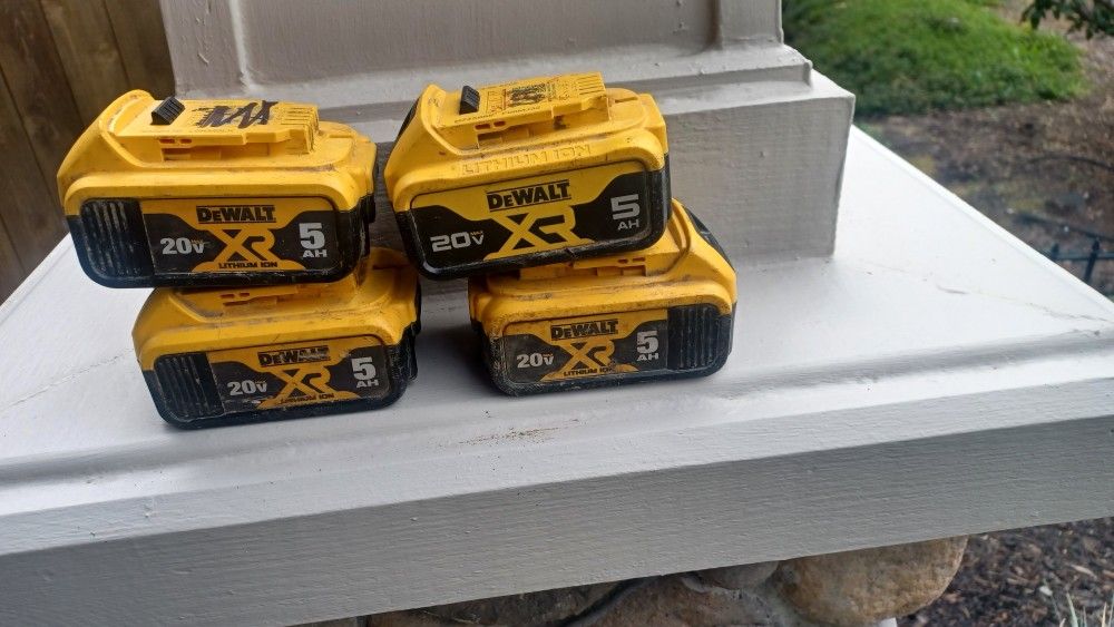 4 DeWalt 20 Volt 5 Amp Hour Batteries. Not Working. Good For Parts Or Repair