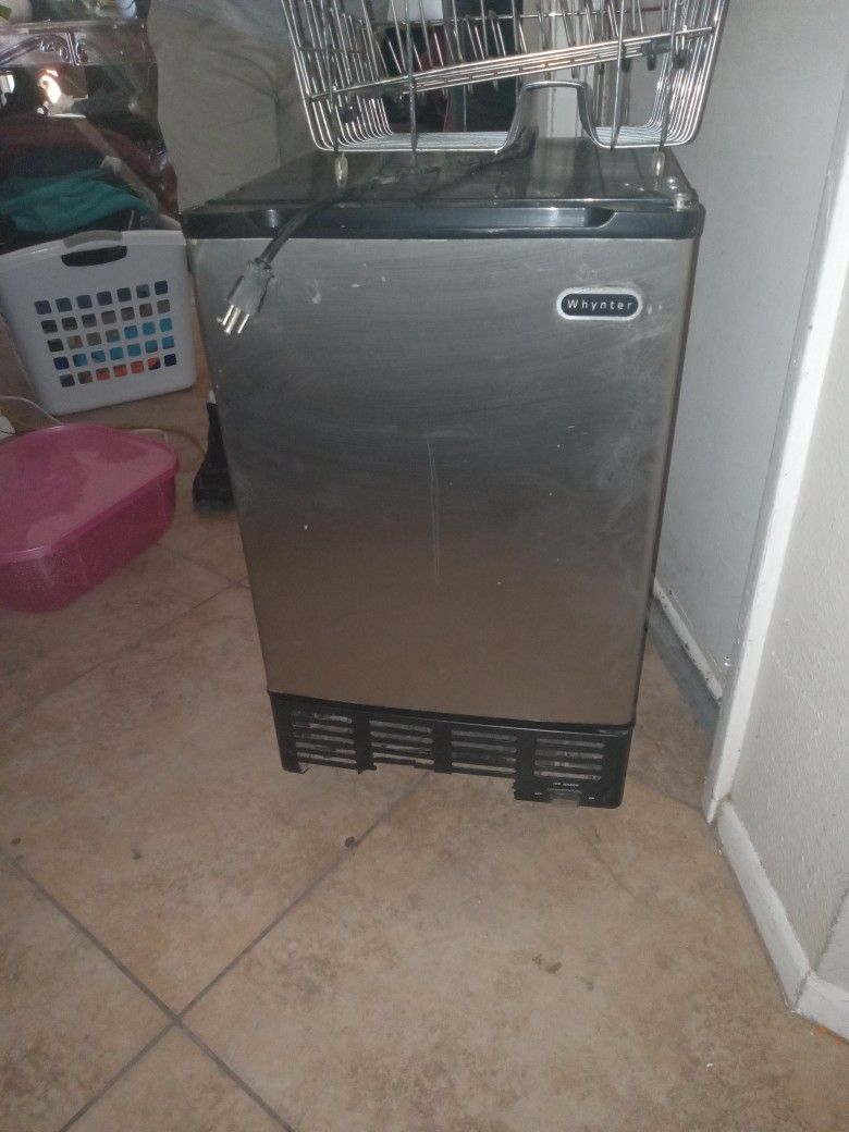 Wynter MINI Fridge