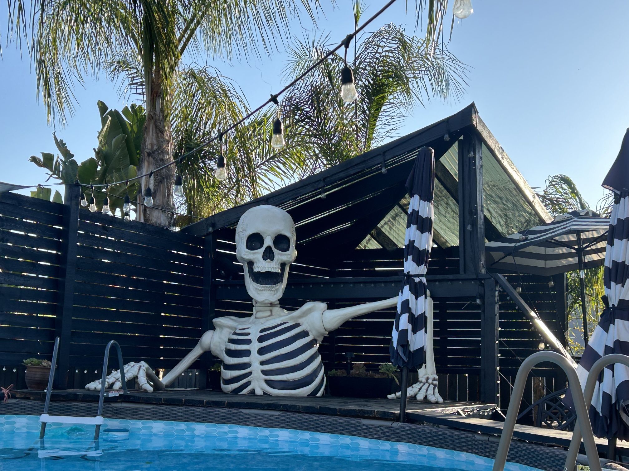 NEW Costco 9.2' Giant Ground Breaking Skeleton LED Eye Halloween Yard Decor