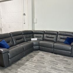 LIKE NEW! Leather Power Reclining Sectional Couch (FREE DELIVERY 🚚)