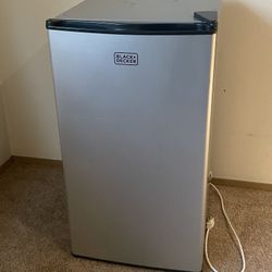 Black And Decker Mini Fridge / Freezer Combo
