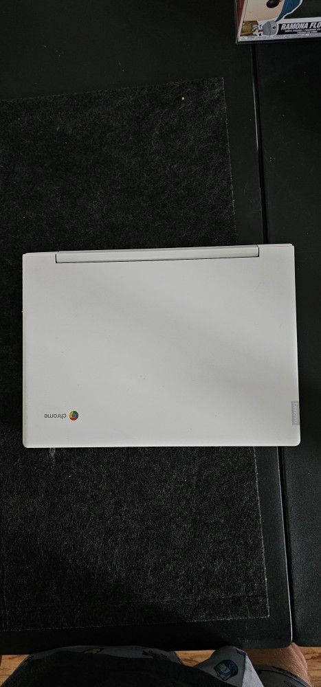 Lenovo Chromebook C330 – 2-in-1 Convertible (Blizzard White)