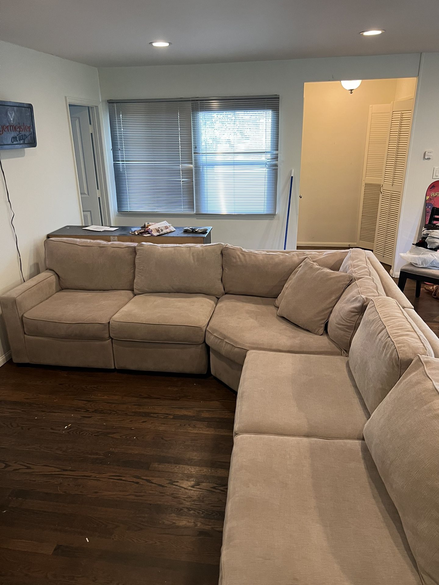 Sectional Couch/ L Couch (Macy’s Radley)