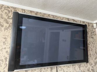 Hitachi Ultravision LCD rear-projection TV 60”