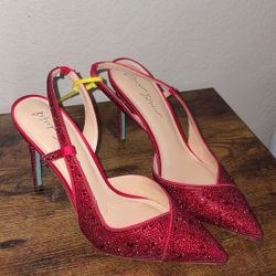 Red Pointed Heels 