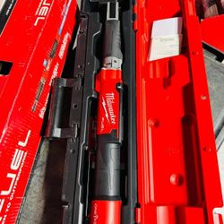 Milwaukee
M12 FUEL ONE-KEY 12-Volt Lithium-lon Brushless Cordless 3/8 in. Digital Torque Wrench (Tool-Only)