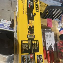 Dewalt flexvolt quick change stud and joist drill with 9 ah batt and charger new $450 firm in n Lakeland 