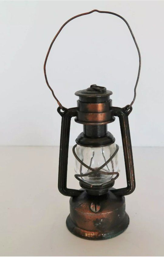Mini Pencil Sharpener Vintage Die Cast Metal Oil Lamp Lantern 31/2" handle up