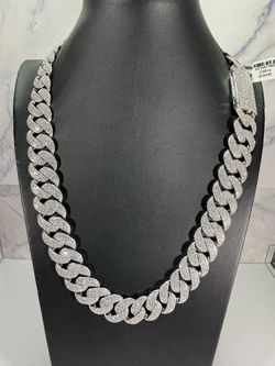 20mm 24ā VVS D Moissanite Cuban Chain