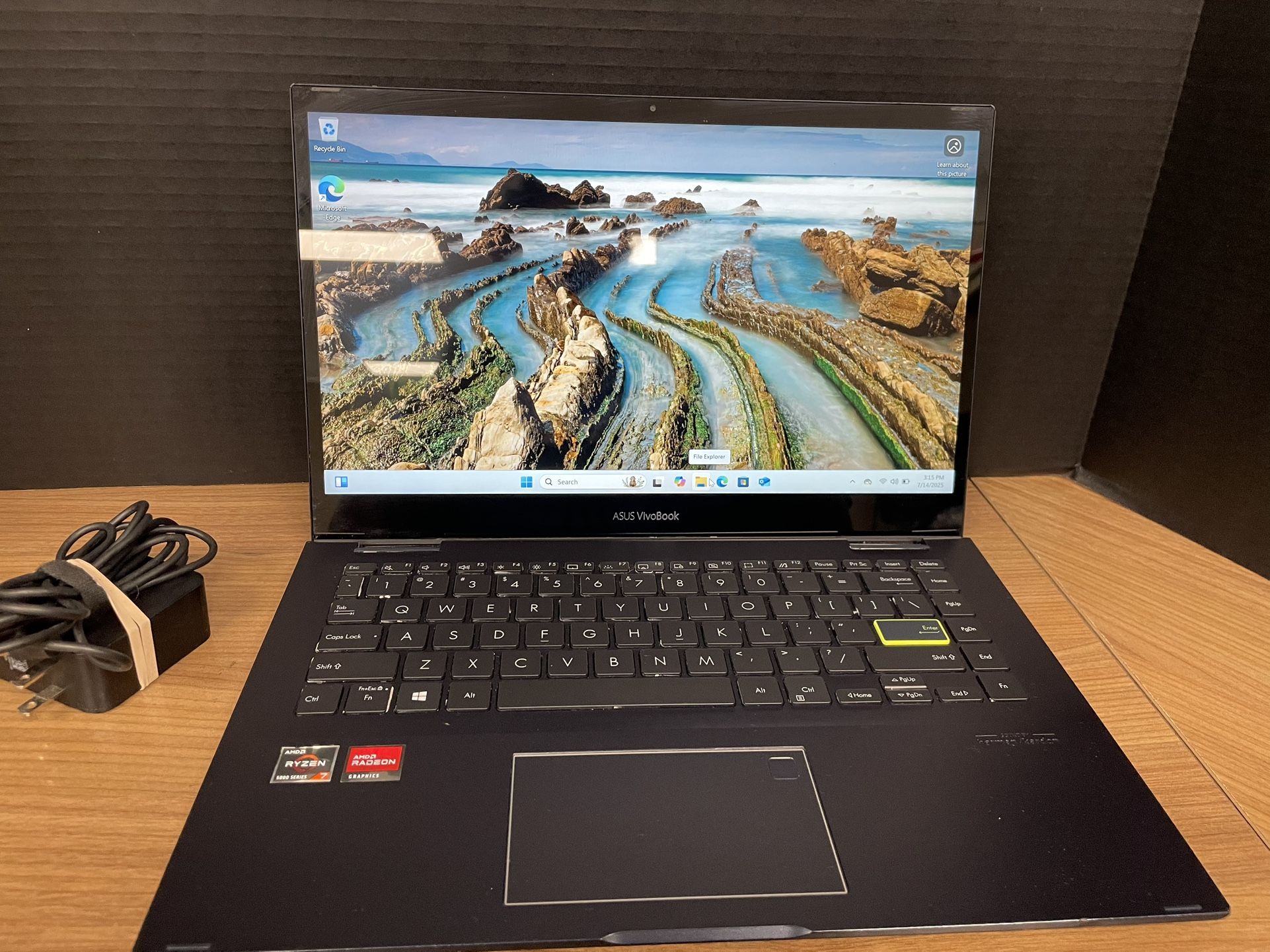 Asus Vivobook 2-in-1AMD Ryzen 7 512 gb ssd 12 gb ram 1.80 GHz windows 11 no offers or trades please!!