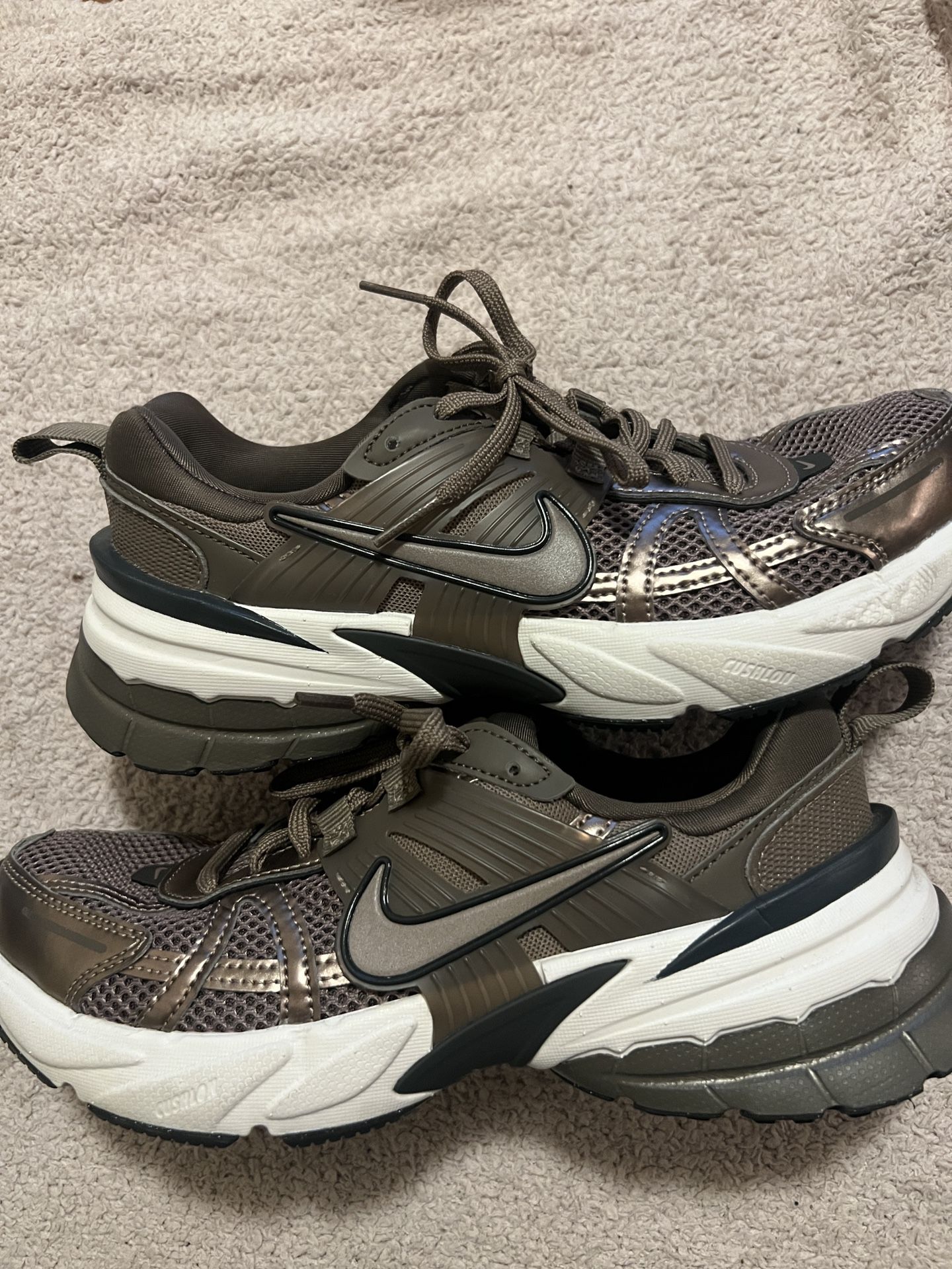 Nike V2K Run Womens Shoes 