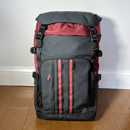 Oakley Utility Organizing Backpack