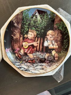 Hummel Collector Plate with Gold Rim