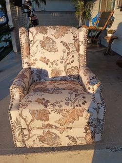 Uixe Linen Swivel Recliner