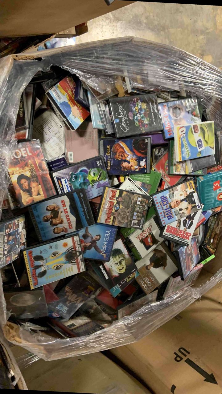 Textbook liquidation sale! $1.50 any item R 0