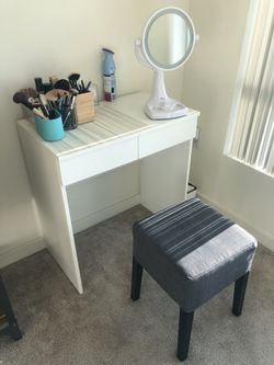 Makeup dresser