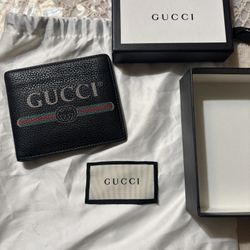 Men’s Gucci Vintage Logo Wallet