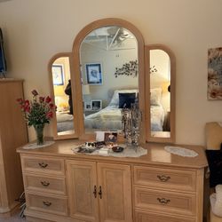 French Provincial Wood Chester Drawers In Amazing Condition Very Heavy And Sturdy