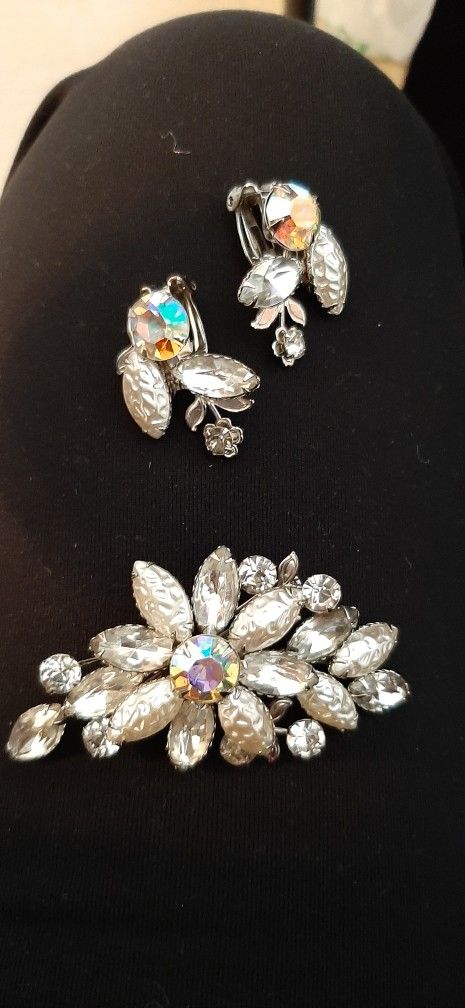 Vintage Flower cluster Brooch and clip earrings.
