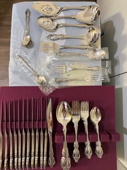 Oneida Stainless Flatware Set