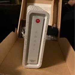 Motorola SURFboard SB6141 Cable Modem (White)