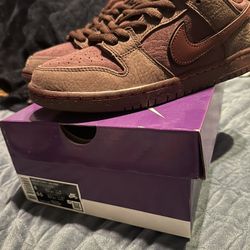 NEW Nike SB Dunk Low City of Love Burgundy Crush 8M/9.5 W