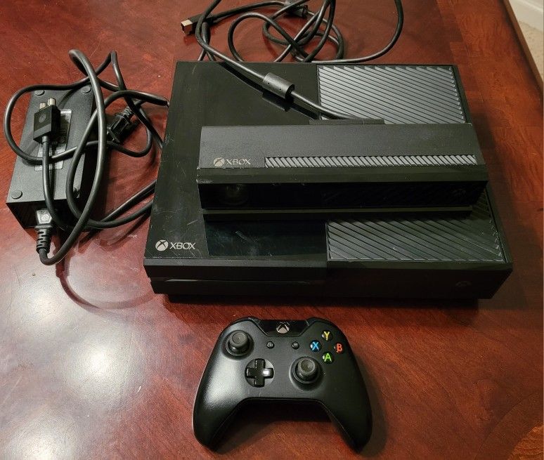 Xbox One Console + Kinect + 3 Sealed Games (Bundle)