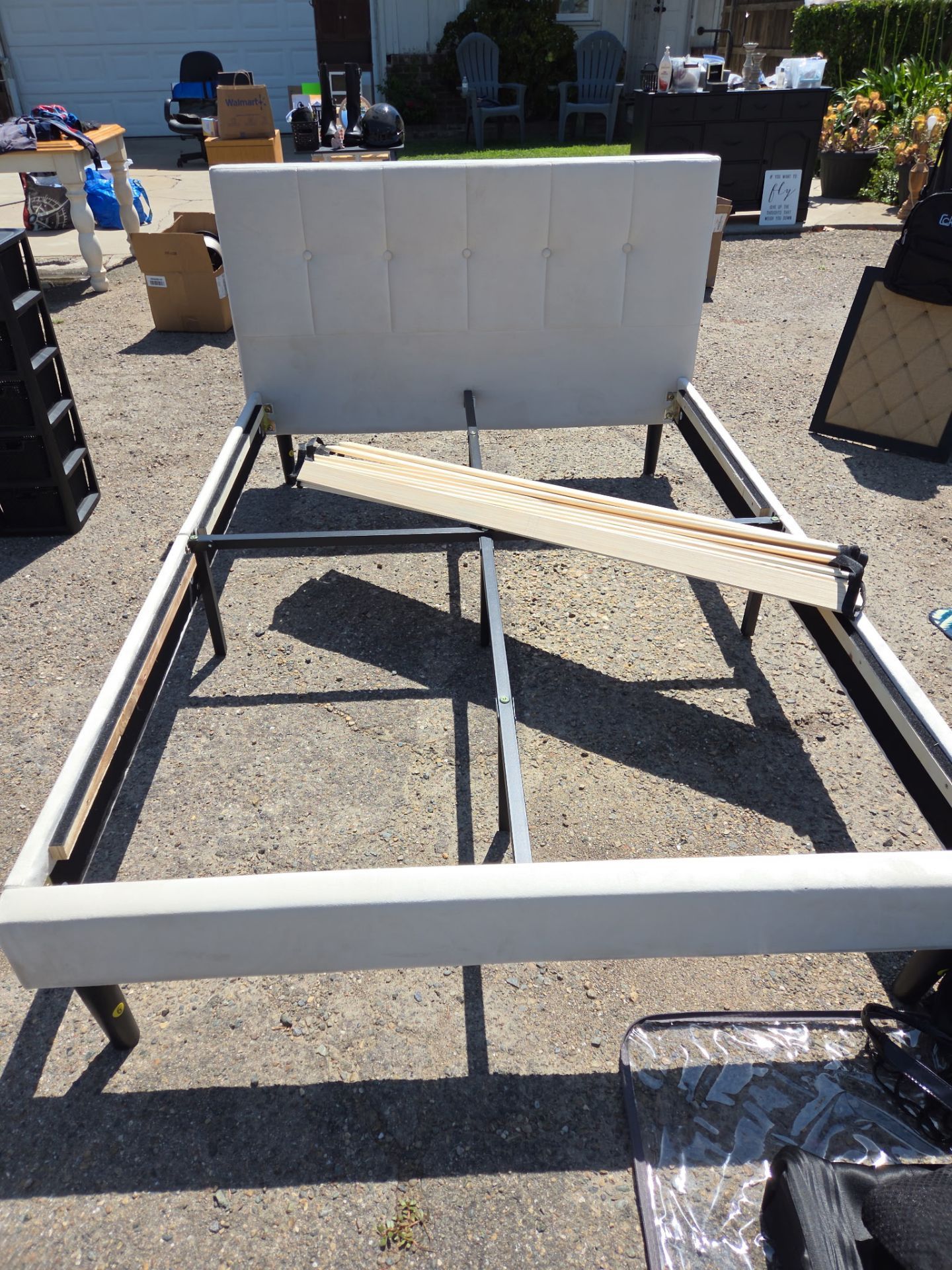 Full bed frame / Dresser