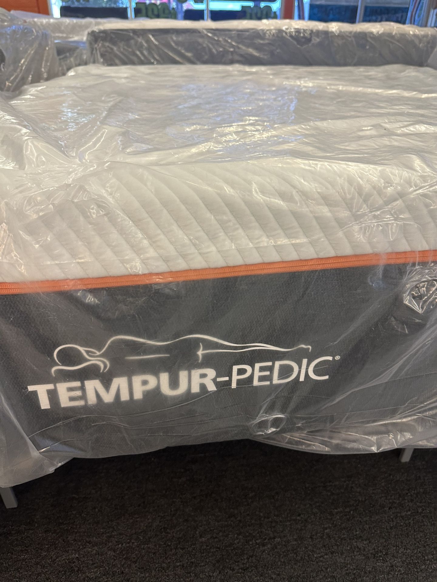 Cal King Tempur Pro Adapt Medium Hybrid