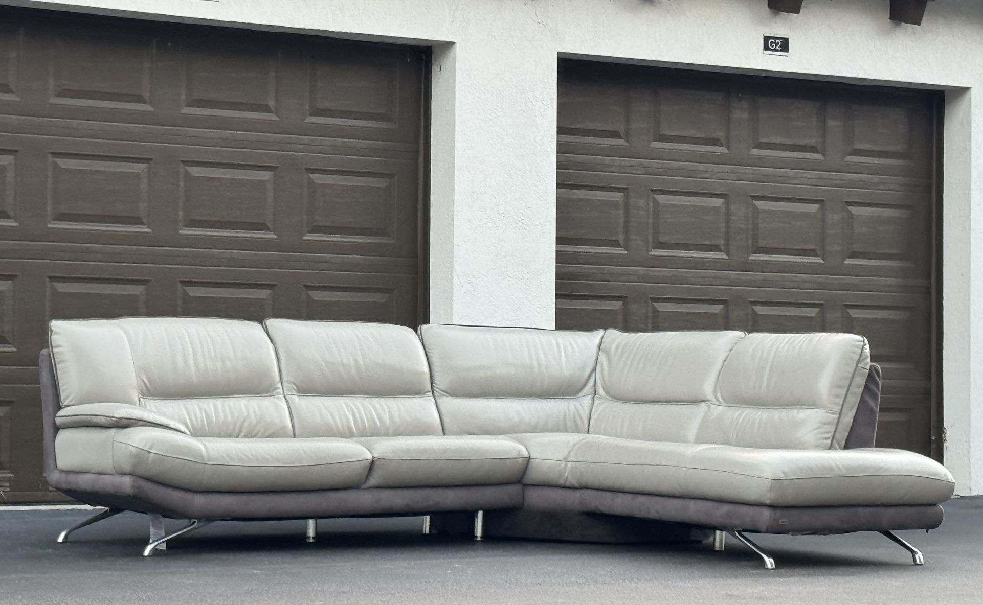 Sofa/Couch Sectional - Gray - Leather - Delivery Available 🚛