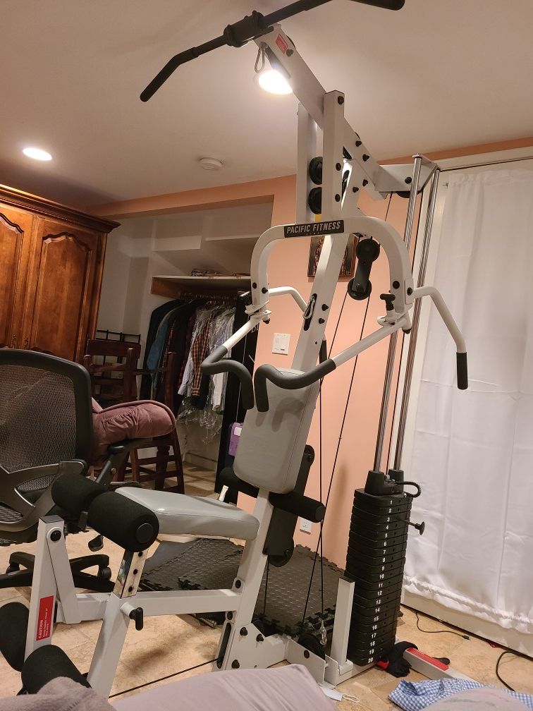 Precor Zuma Home Gym 200 pounds in weight with increments of 10. Lat