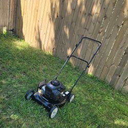 Murray Lawn Mower E450 Like New.  ... Push...