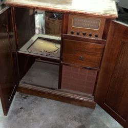 Vintage Magnavox Co Stereo/Radio