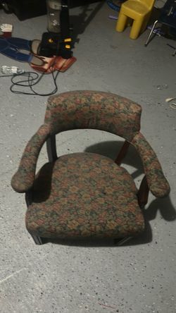 Vintage Solid Wood Accent Chair – Sturdy & Comfortable