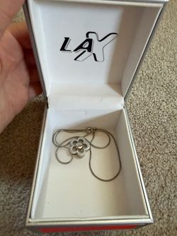 Brand new silver flower necklace