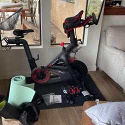 PELETON BIKE & SHOES