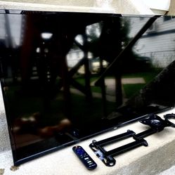 40” TCL Roku TV w/Remote, Cord & Wall Mount $150 obo