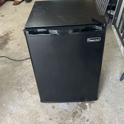 Mini fridge- Magic Chef