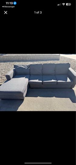 Gray sectional couch (DELIVERY AVAILABLE)