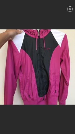 Nike women’s windbreaker jacket