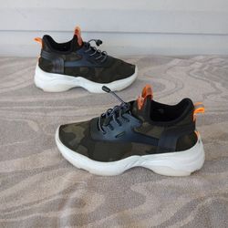 Bebe Sport Keyra Camo lace up Sneaker Size 8