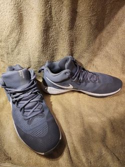 Nike Zoom Rev 2017 Basketball Shoes