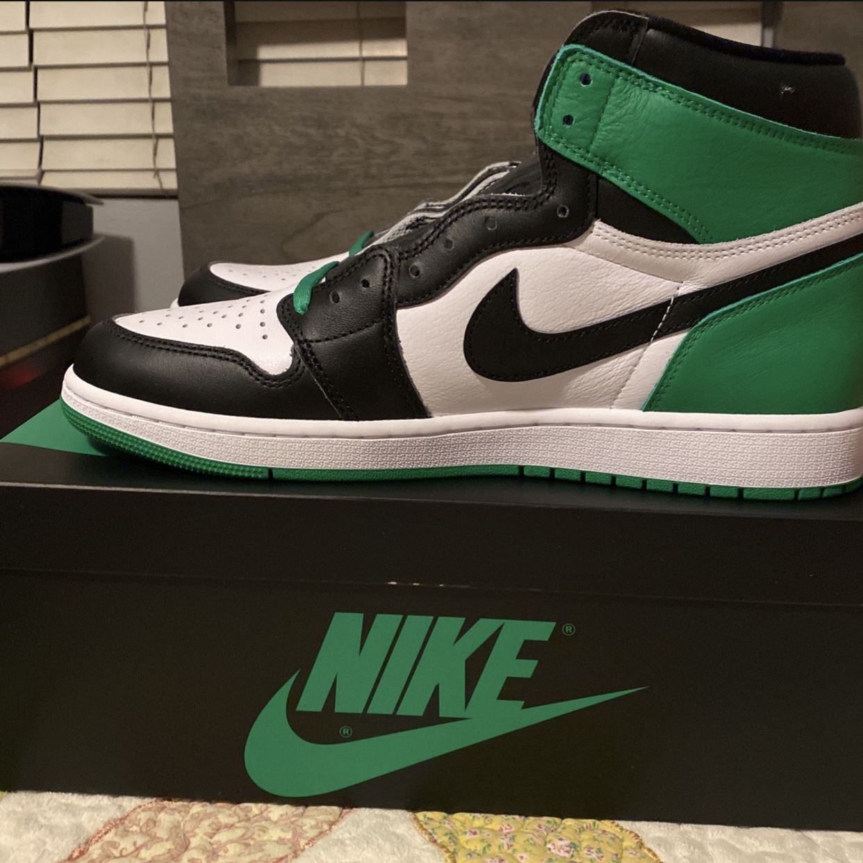 Jordan 1 Retro High OG Lucky Green