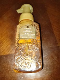New Bath & Body Works White Barn Iced Cinnamon Rolls Foaming Hand Soap