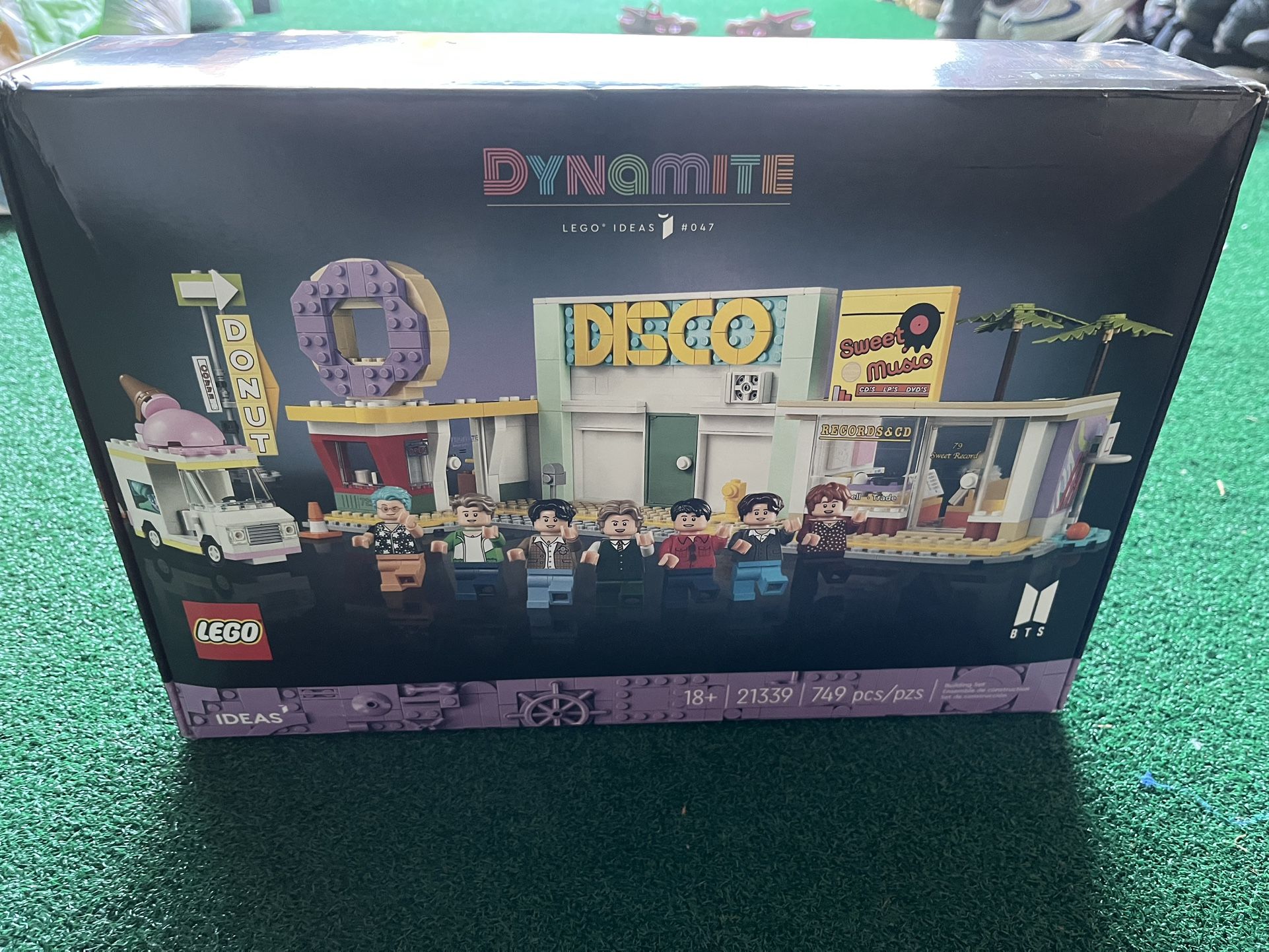 21339 Lego BTS Dynamite 