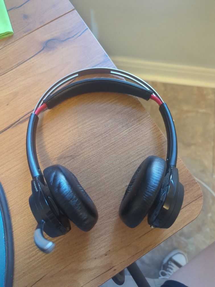 Plantronics Wireless Active Noise Cancelling Headphones 
